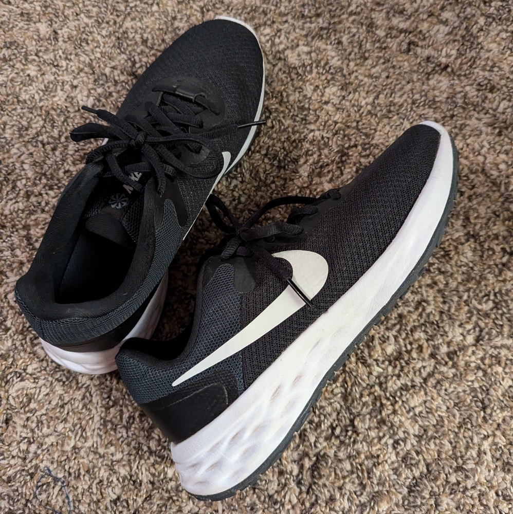 Size 7 Women's Nike running shoes